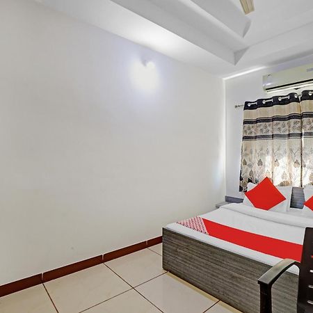 OYO 2798 Hotel Velvet Rajkot Exterior foto