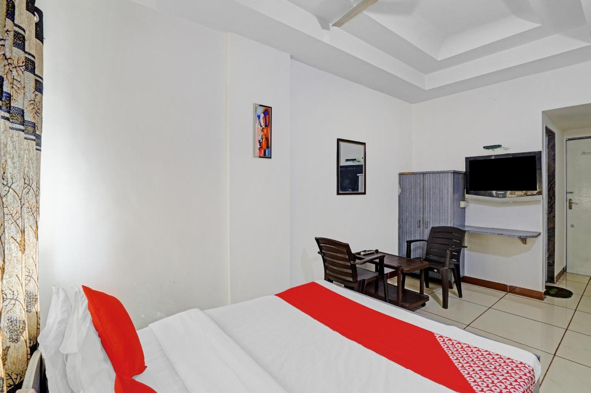 OYO 2798 Hotel Velvet Rajkot Exterior foto