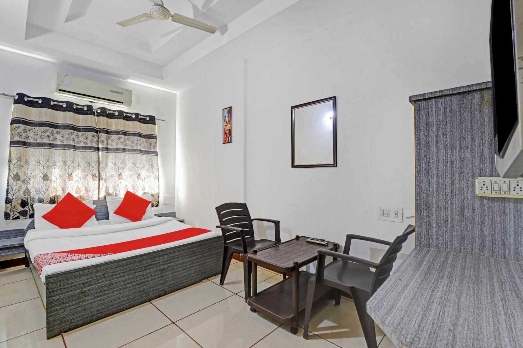 OYO 2798 Hotel Velvet Rajkot Exterior foto