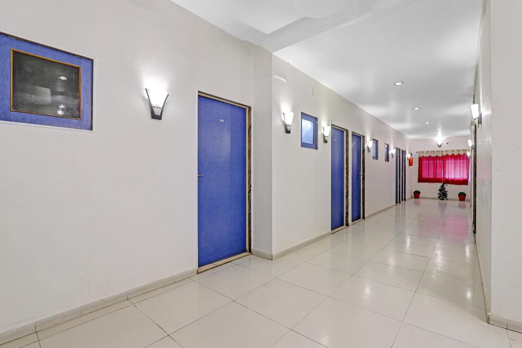 OYO 2798 Hotel Velvet Rajkot Exterior foto