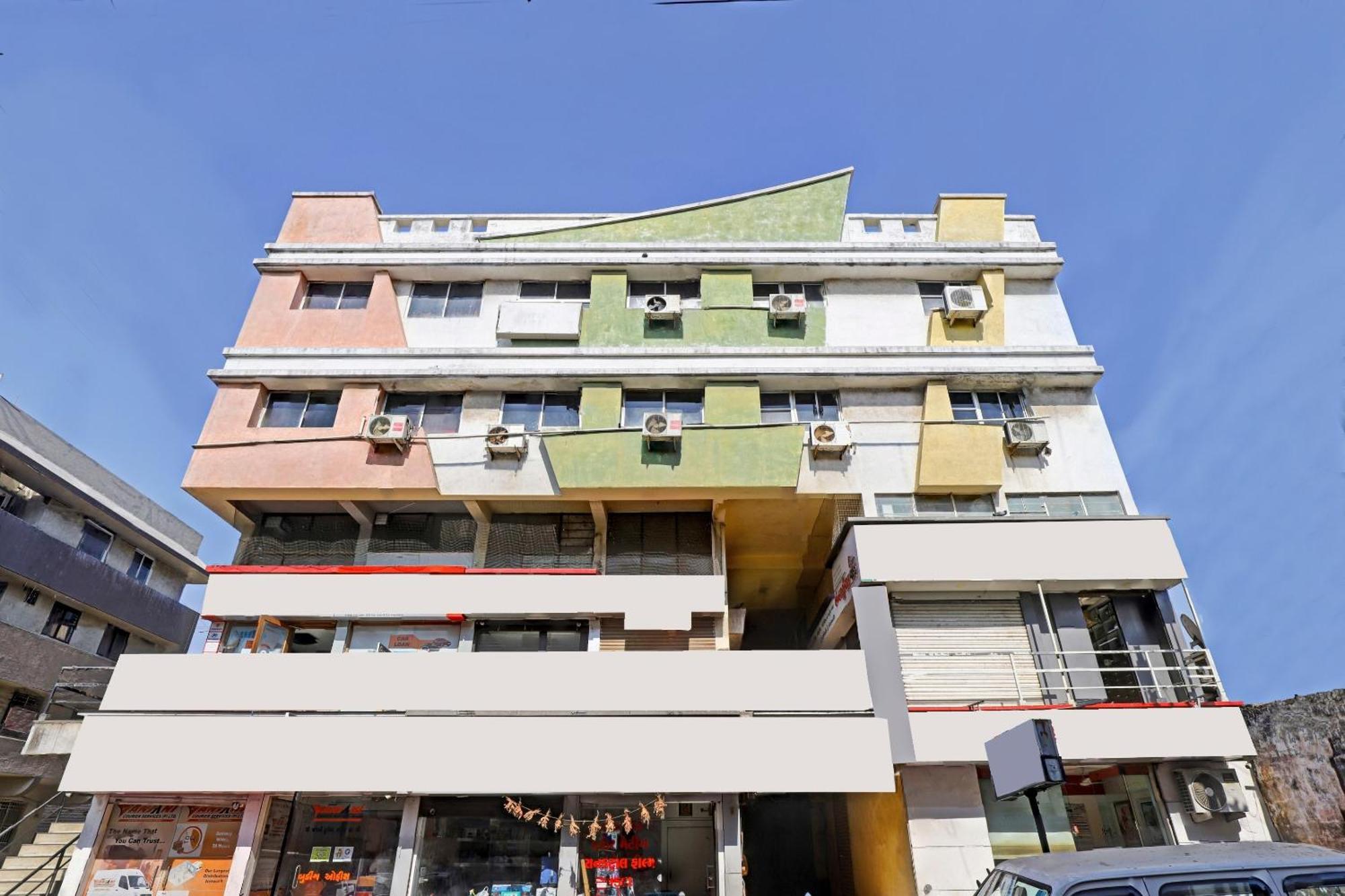 OYO 2798 Hotel Velvet Rajkot Exterior foto