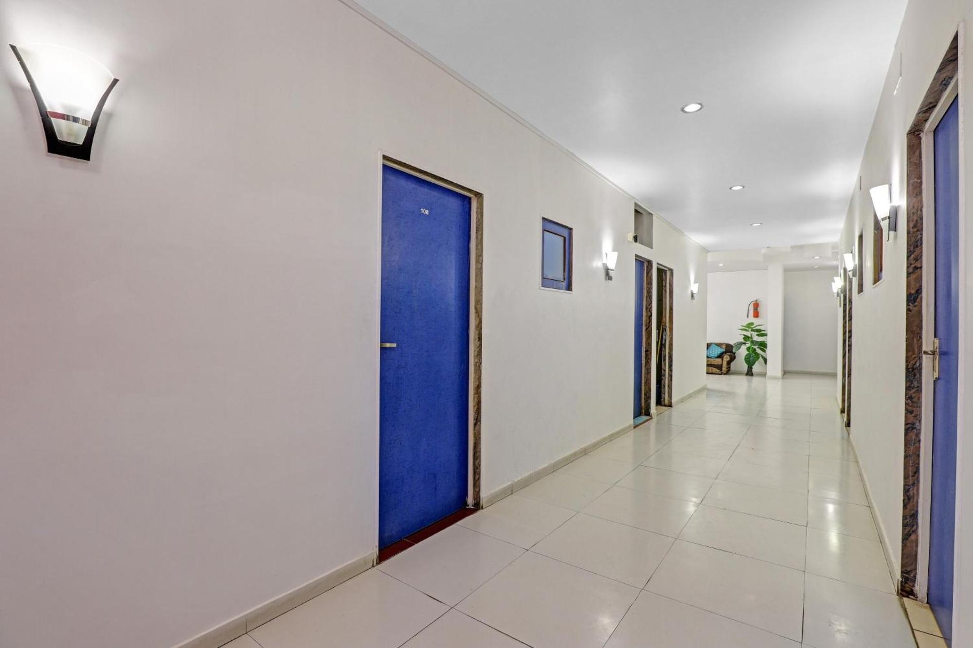 OYO 2798 Hotel Velvet Rajkot Exterior foto