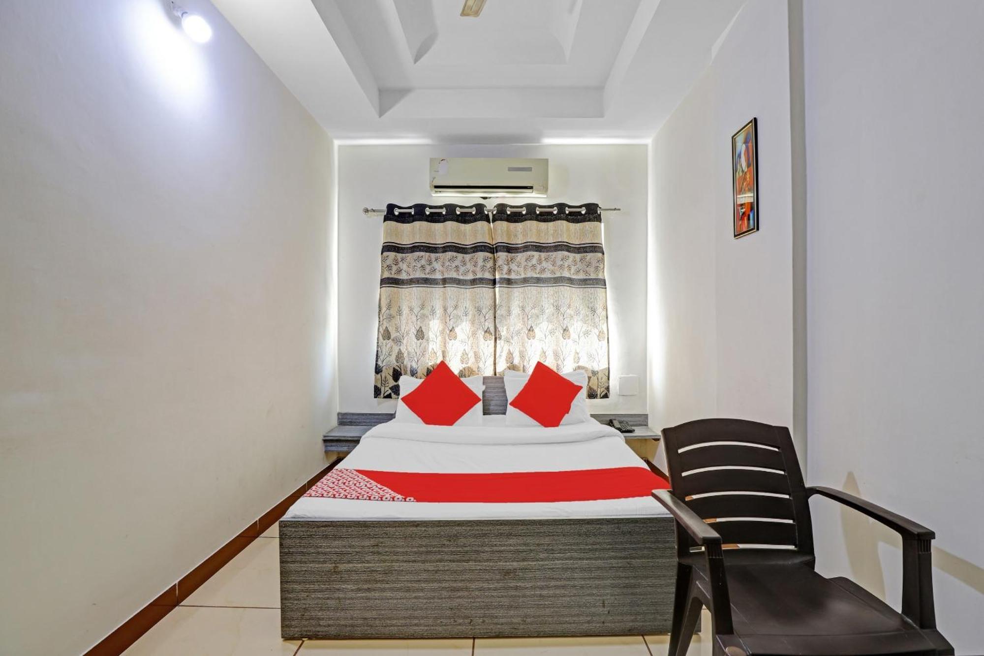 OYO 2798 Hotel Velvet Rajkot Exterior foto