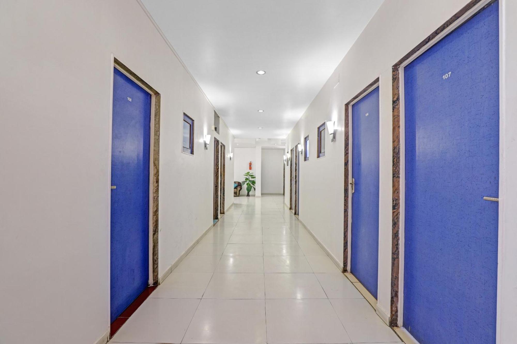 OYO 2798 Hotel Velvet Rajkot Exterior foto
