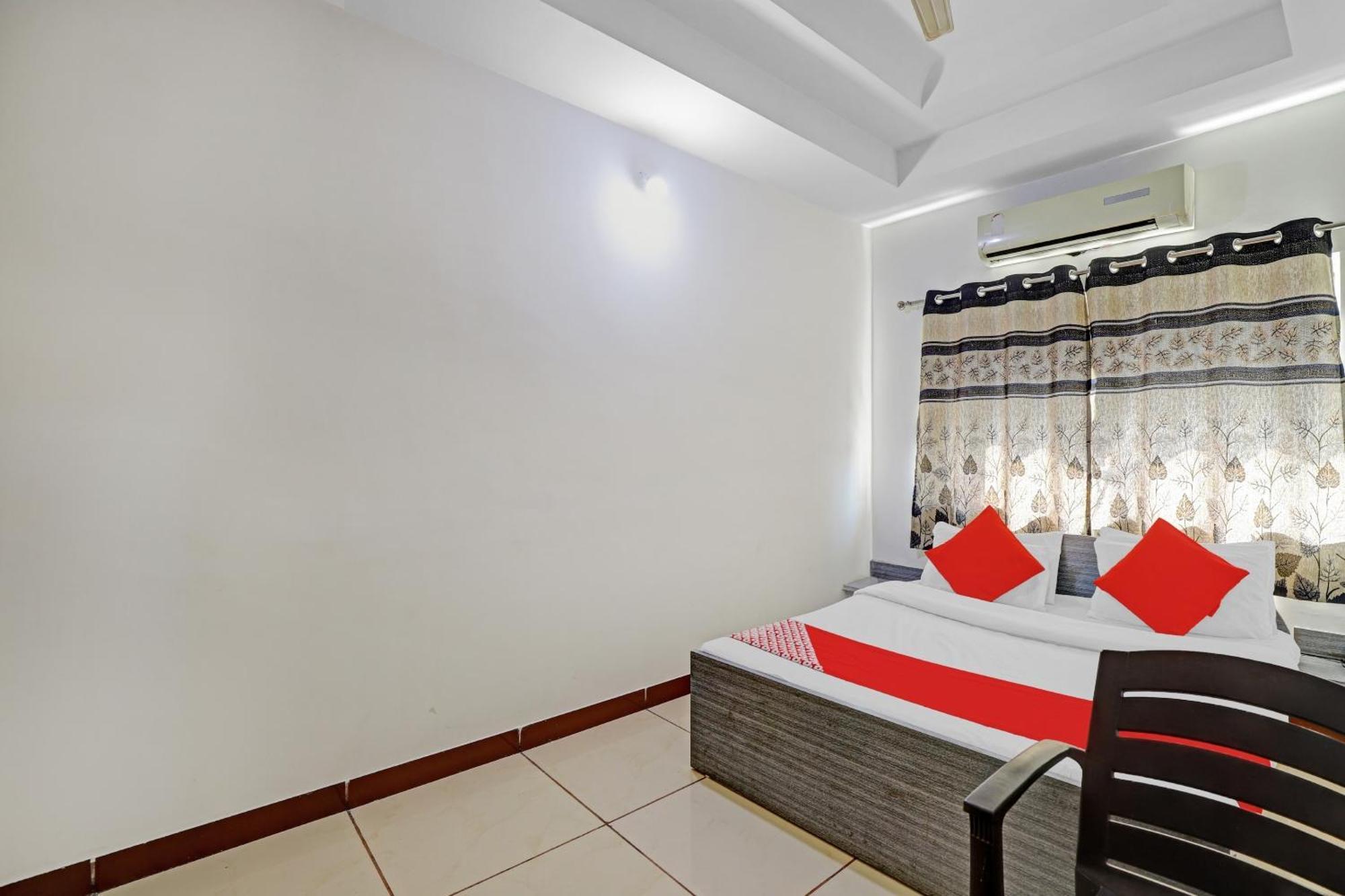 OYO 2798 Hotel Velvet Rajkot Exterior foto